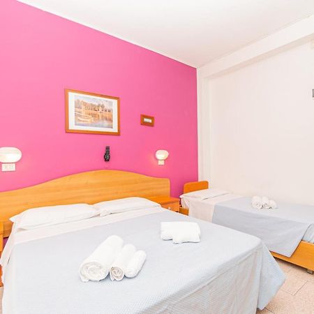 Hotel Arlino Rimini Bagian luar foto