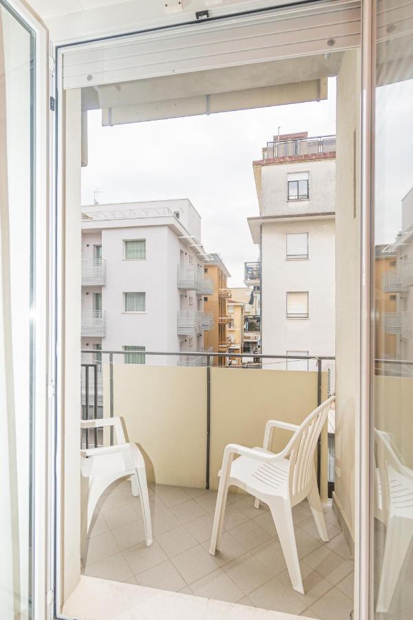 Hotel Arlino Rimini Bagian luar foto