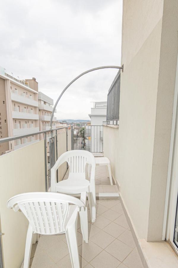 Hotel Arlino Rimini Bagian luar foto