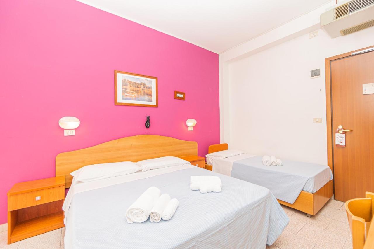 Hotel Arlino Rimini Bagian luar foto