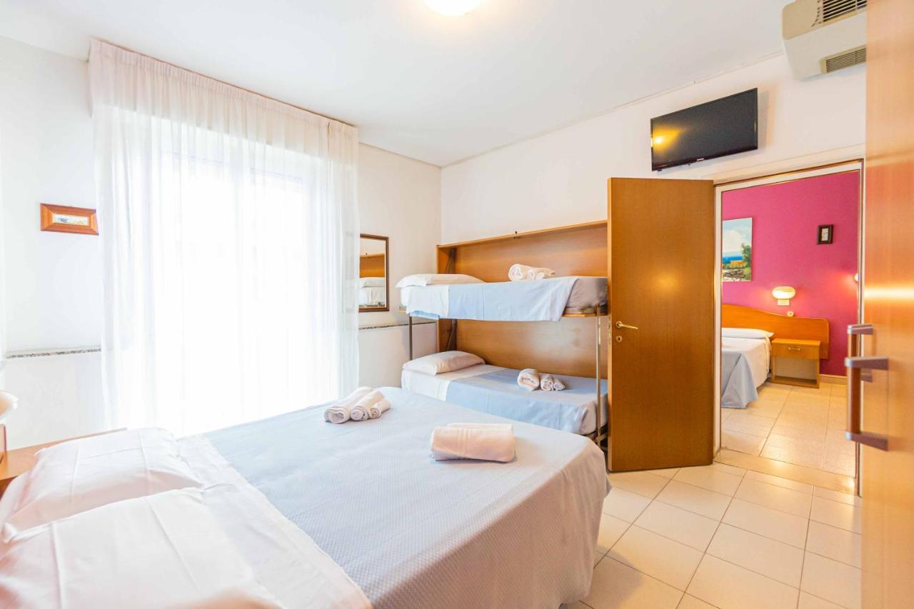Hotel Arlino Rimini Bagian luar foto