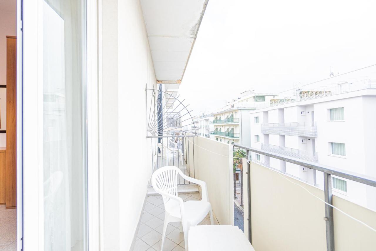 Hotel Arlino Rimini Bagian luar foto