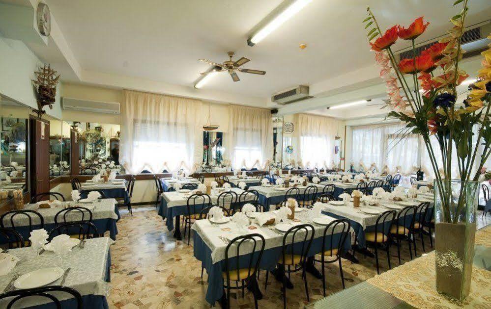 Hotel Arlino Rimini Bagian luar foto