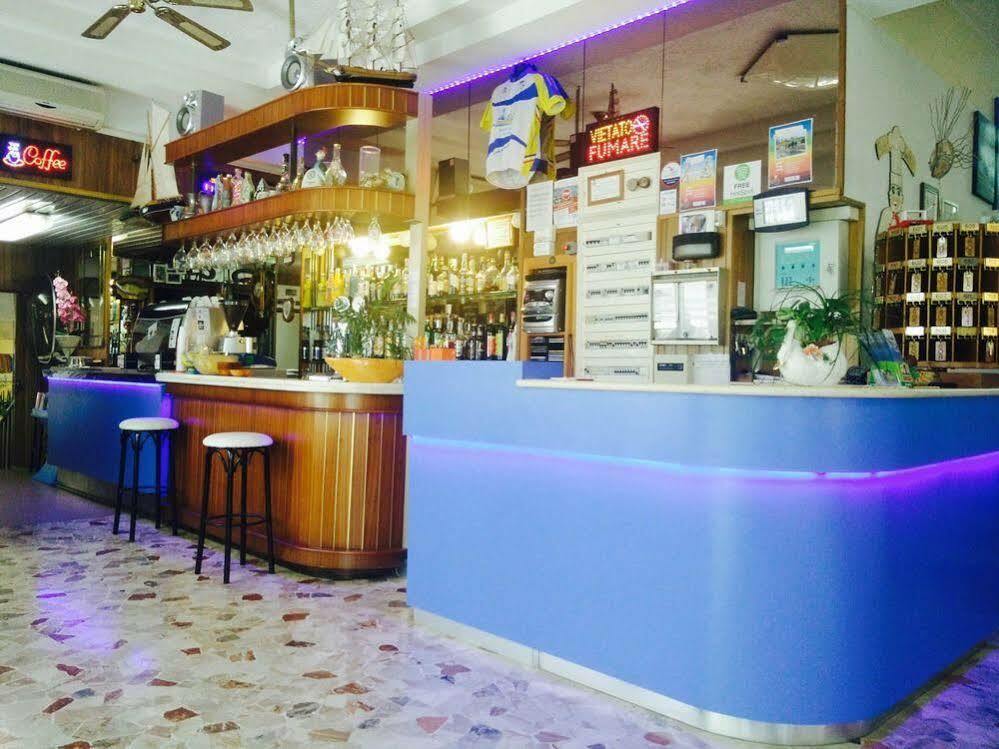Hotel Arlino Rimini Bagian luar foto