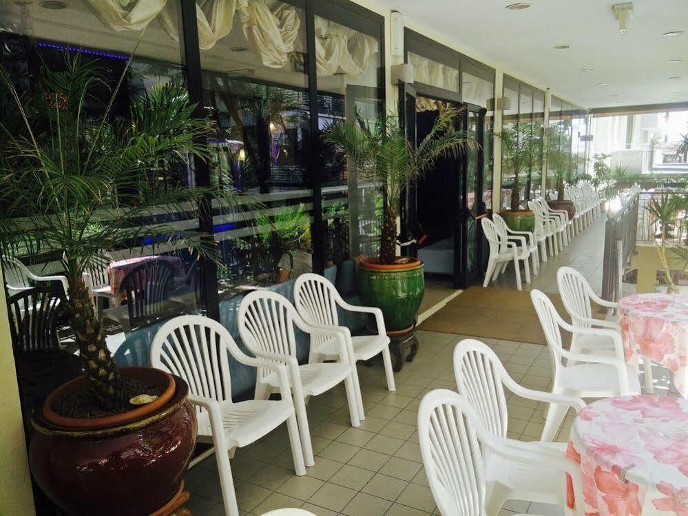 Hotel Arlino Rimini Bagian luar foto